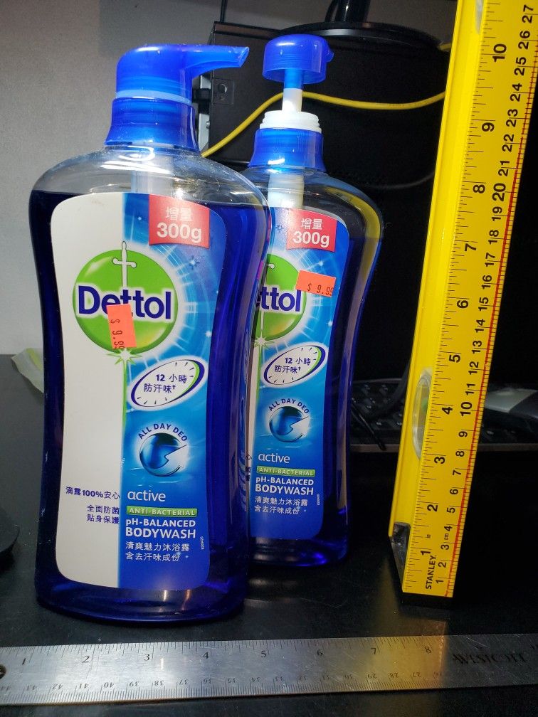Dettol Active Antibacterial pH-Balanced Body Wash
1 is unopened, 1 is opened. Price is for two.
950g for 1 bottle. 4.56lbs in total weight.
