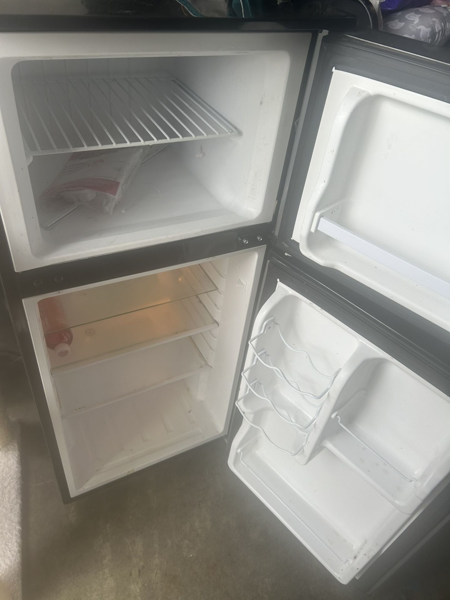 Mine Fridge Magic Chef 4.4 Cu Buenas Condiciones $80 Obo