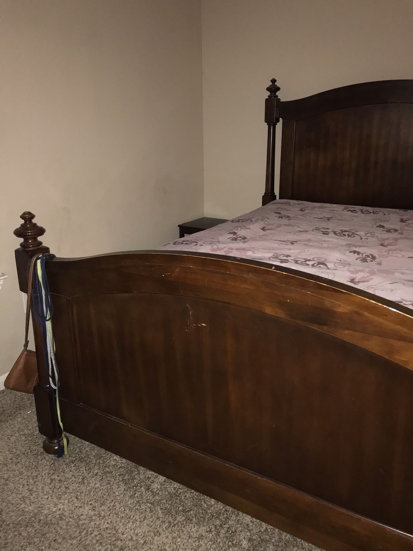 Bed frame - Queen Size (mattress not included) Moving need to get rid of ASAP by Feb 26th