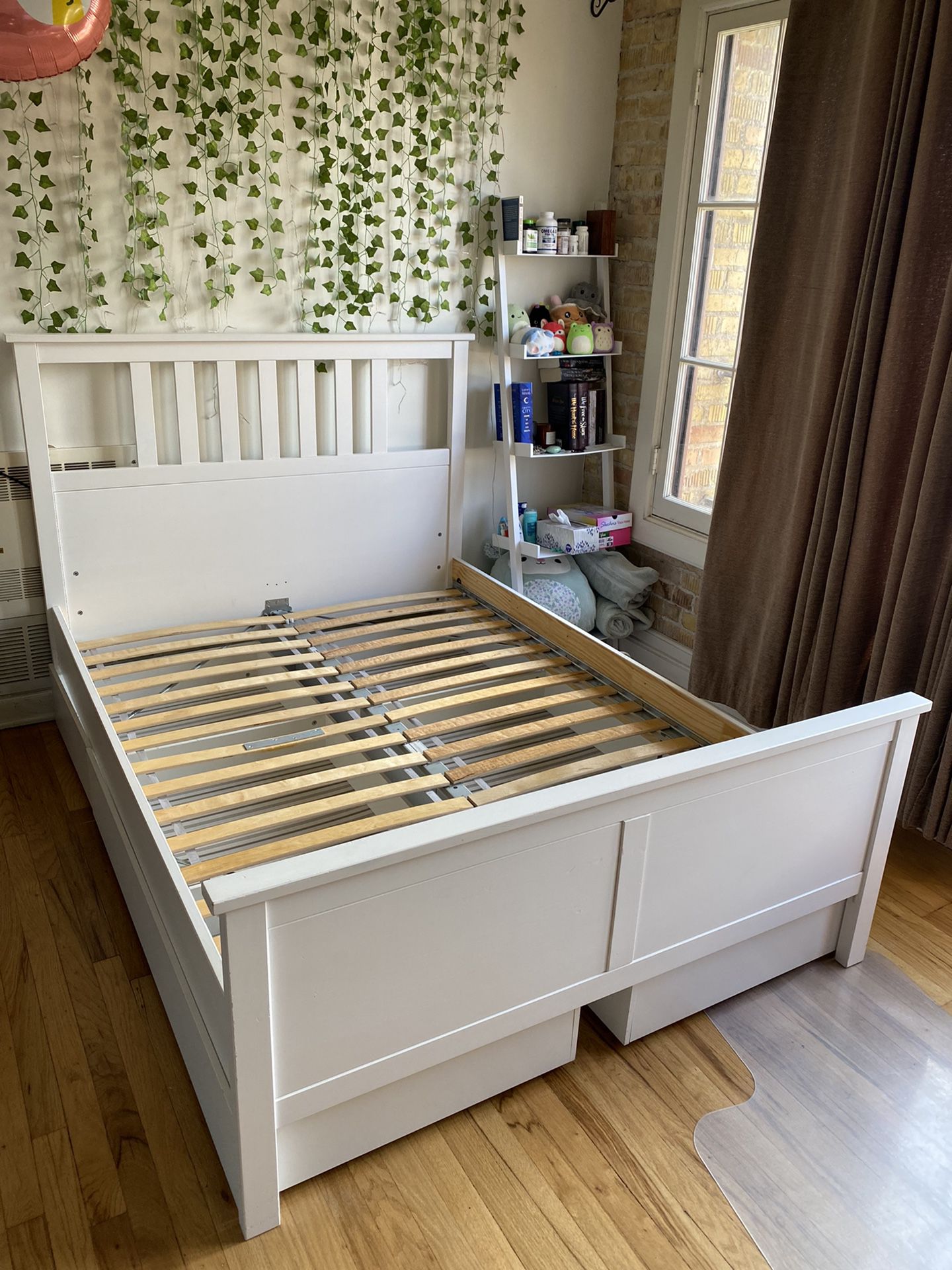 Mantel Arctic Sandy IKEA HEMNES Bed Frame (Full Size) for Sale in Ventura, CA - OfferUp