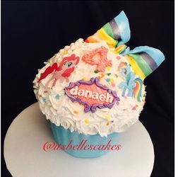 GIANT CUPCAKE