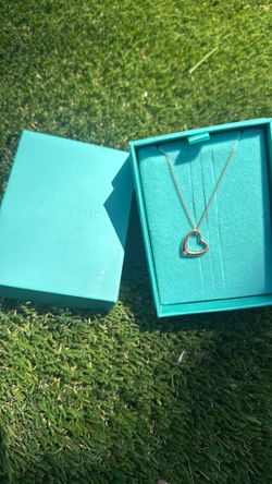 Authentic Brilliant Earth 14K Yellow Gold Heart Diamond Necklace