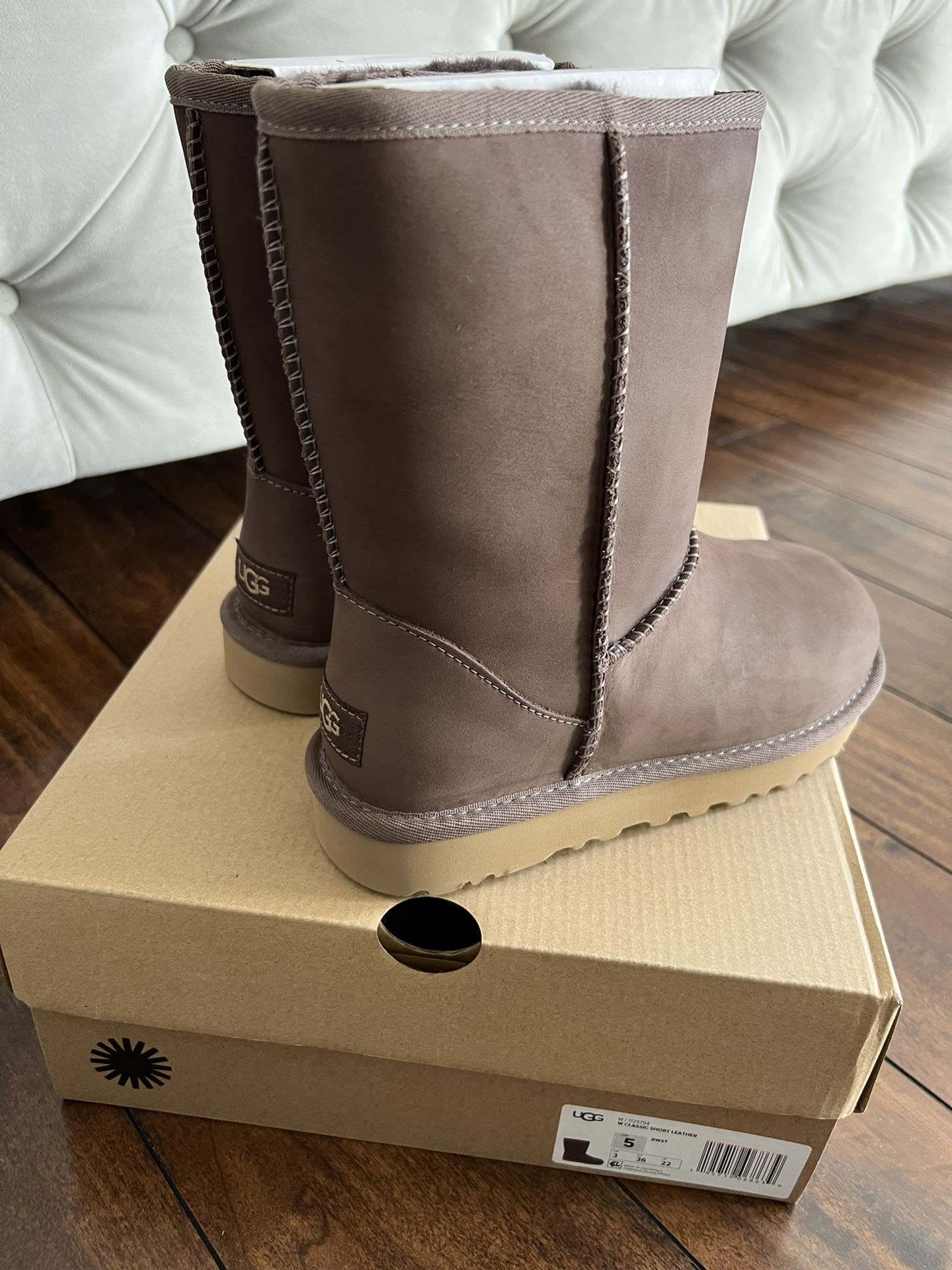 sponsor Festival Rafflesia Arnoldi ugg classic short leather waterproof boot water resistant brownstone color  brown size 5 womens for Sale in Rancho Cordova, CA - OfferUp