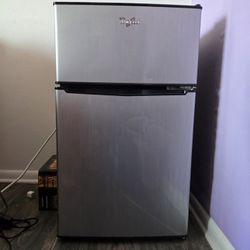 Whirlpool Mini Fridge w/freezer
