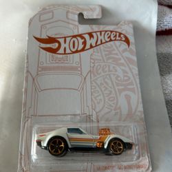 Hot Wheels '68 Corvette - Gas Monkey Garage Pearl And Chrome 