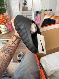 All black Nike minds