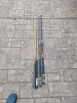 4 Pool cues