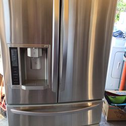 LG 4 Door French Door Refrigerator 