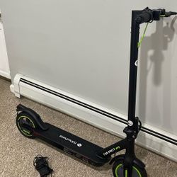 Isinwheel Electric Scooter Excellent Condition. 19 MPH With Turn Signals