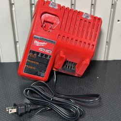 Milwaukee Tools M12 M18 charger 