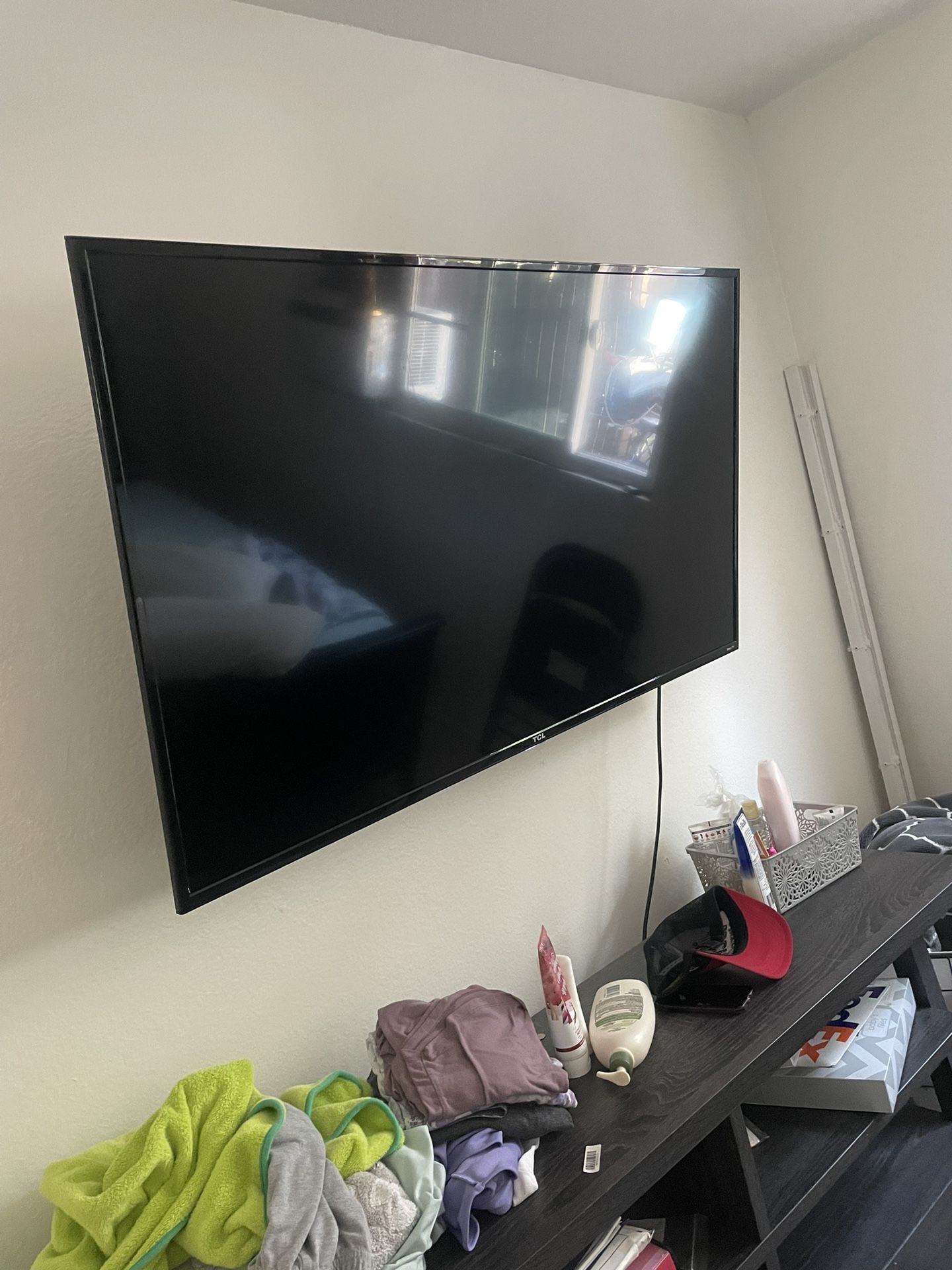 55inch Roku TCL Tv With Wall Mount