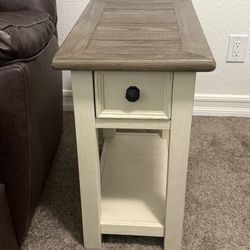 Bolanburg Chairside End Table