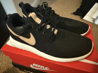 Nike Roshes 9.5