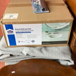 Brand New Bathroom Sink + Drain Kit – $40 (Lakewood)