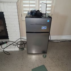 Mini Fridge And Feezer