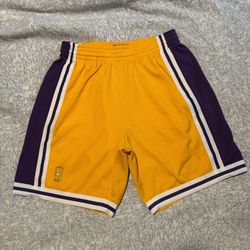 Mitchell & Ness Lakers Swingman Shorts, Size L