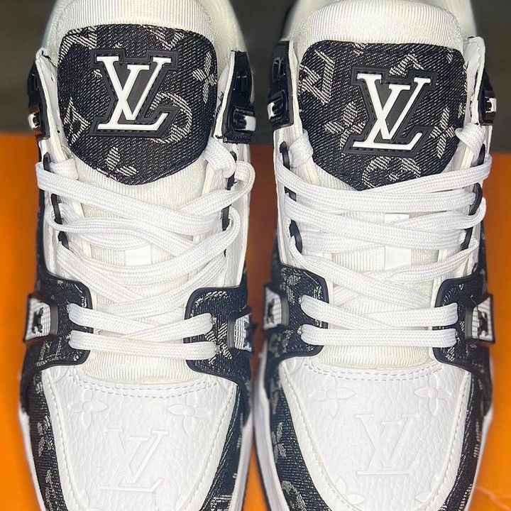 Louis Vuitton trainer US 10 for Sale in Pearland, TX - OfferUp
