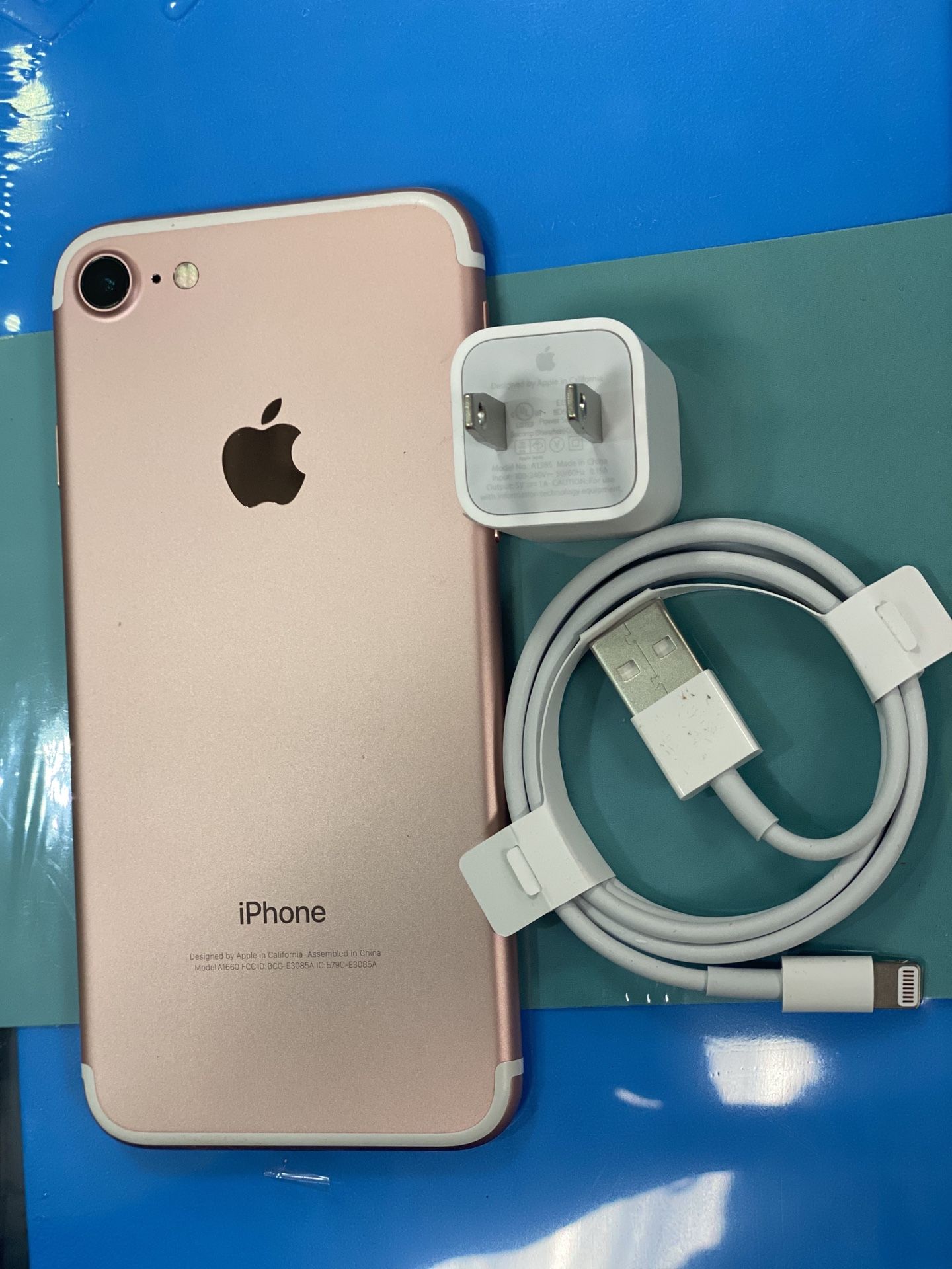 iPhone 7 works for any carrier