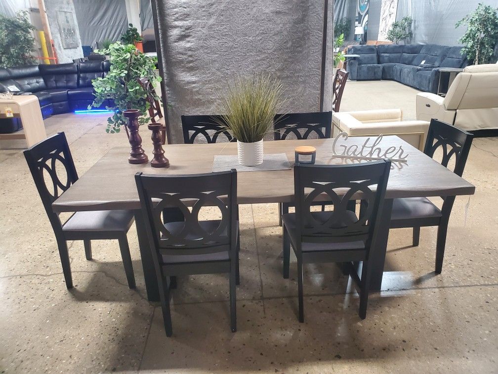Beautiful Brown/ black 7 pc dining set (NEW)