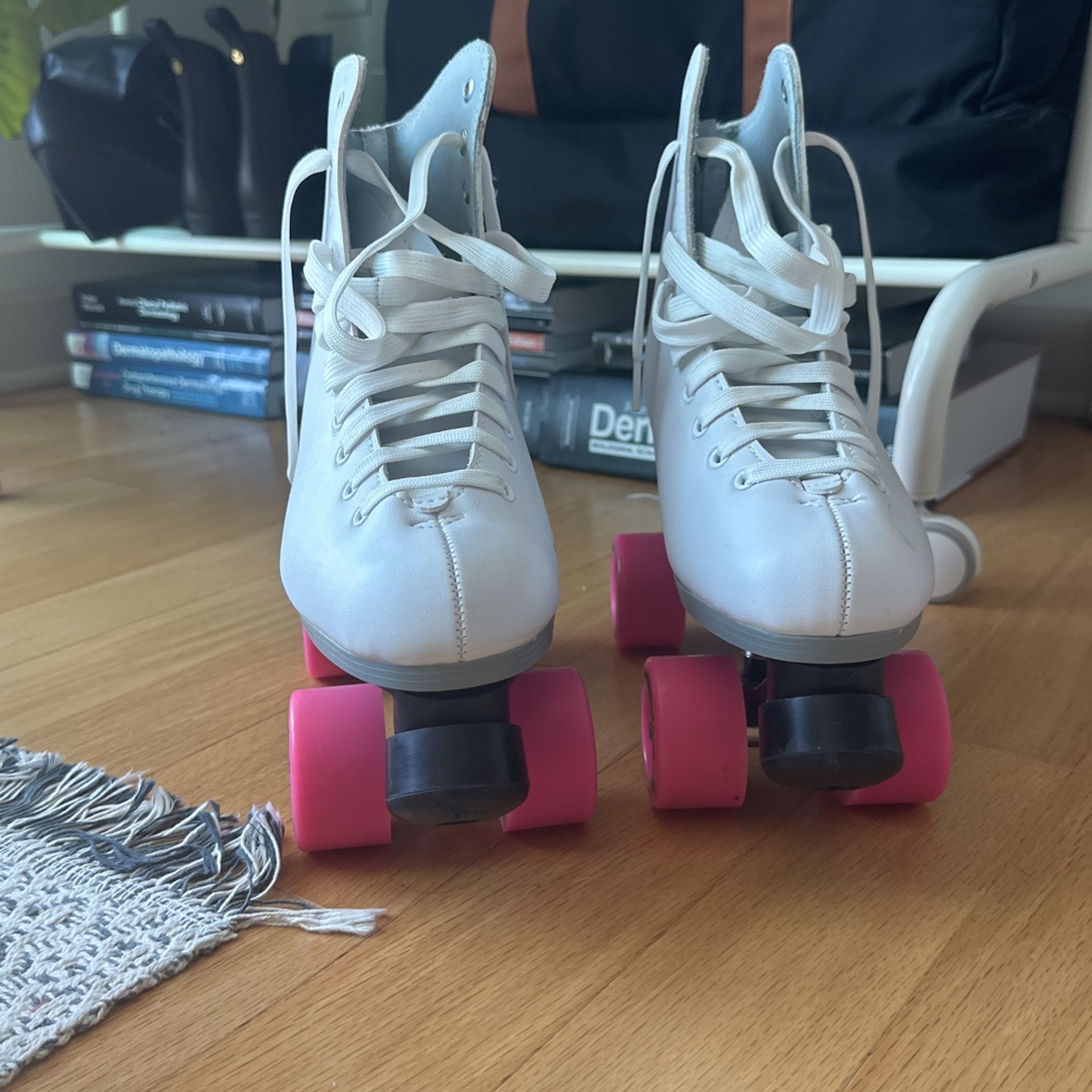 California State Co Nearly New Skates Size 8