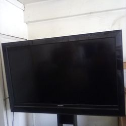 46 In LCD- DIGITAL TV  SONY W/ STAND
