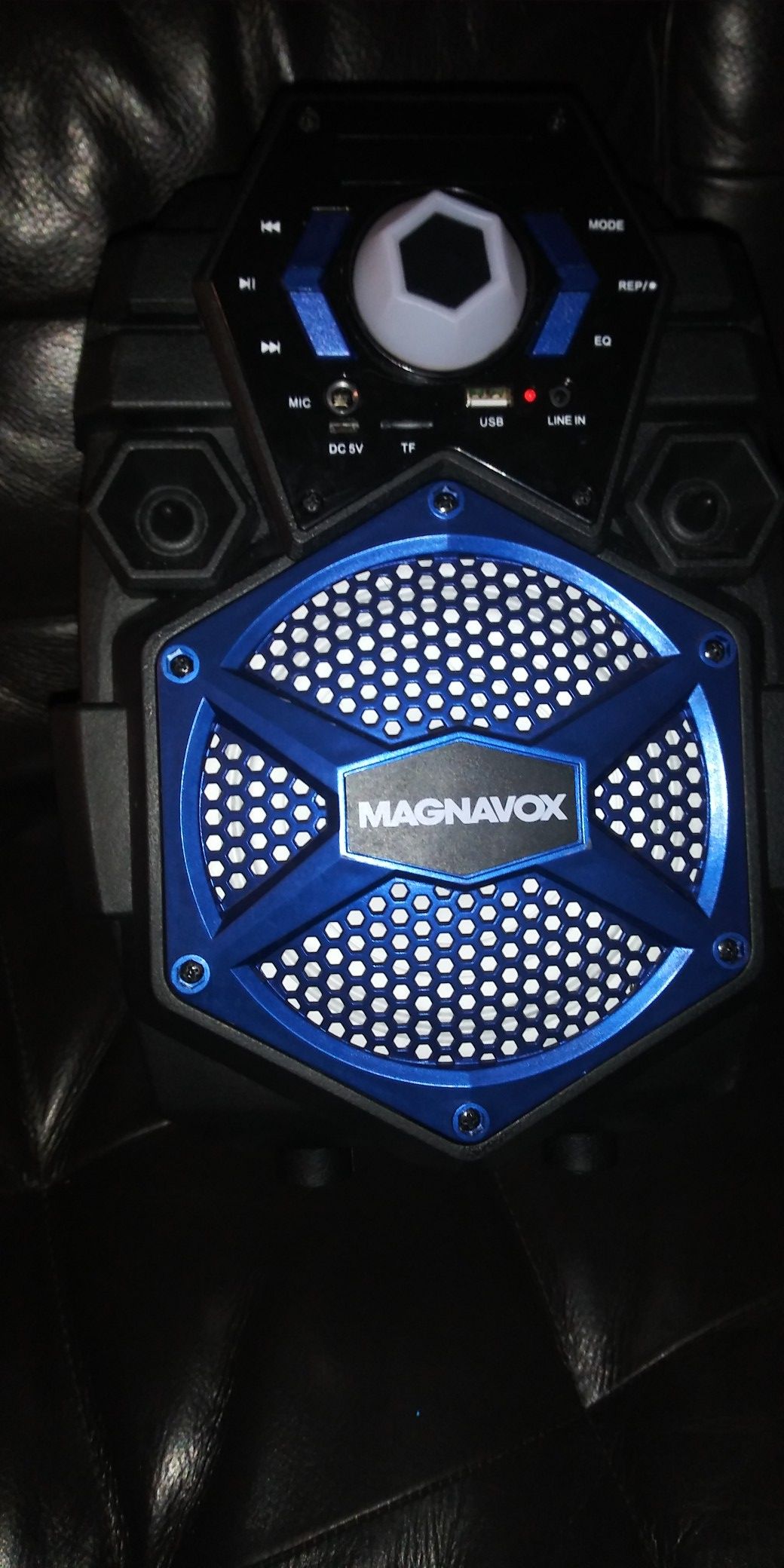 Magnavox portable speaker MHT860