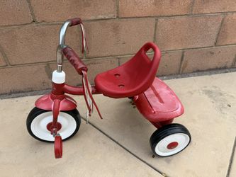 Radio Flyer Toddler Kids Tricycle, Folding Trike with Storage Bin, Fold 2 Go, Red