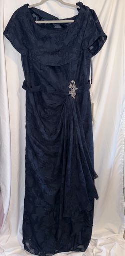 BNWT Dark Navy Floral Jacquard Gown Size 18
