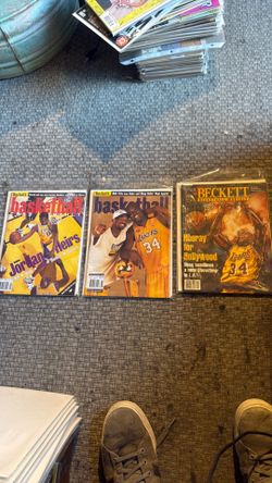 Lakers magazines perfect shape all pages 20$ each