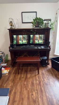 1915 Piano desk