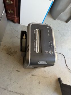 Fellows 99ci paper shredder