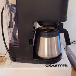 Gourmia 2-in-1 Coffee Maker – Carafe + K-Cup Compatible (Brand New)