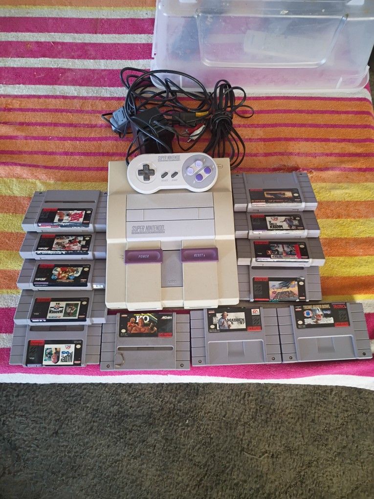 Super Nintendo Entertainment System With Games (CASH ONLY)