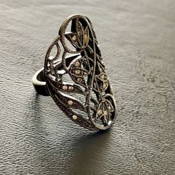 Fashion Ring. Size 8