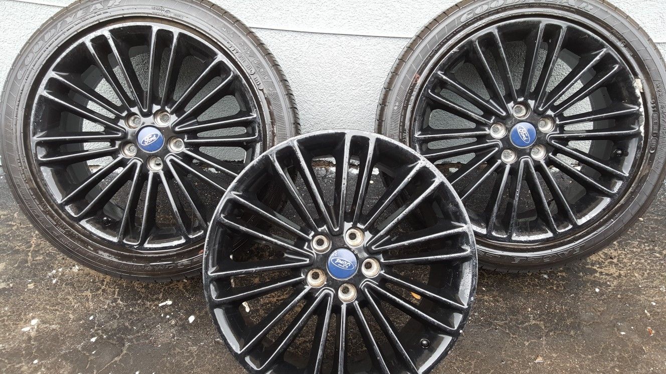 2015 Ford Fusion 18" Black Rims & Tires