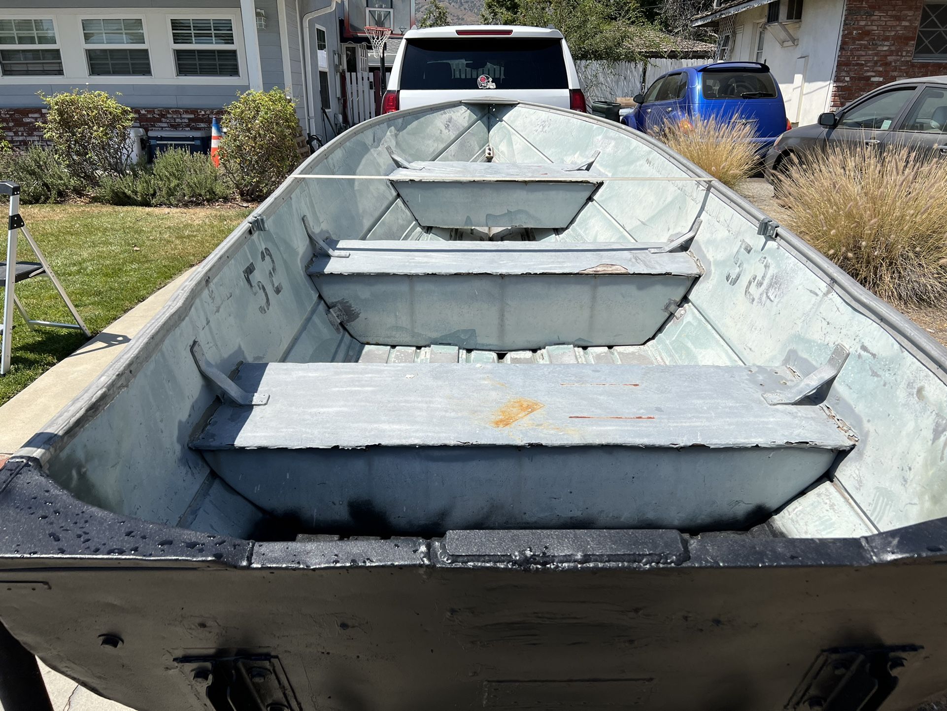 15’ Gregor Aluminum Boat, Trailer & 1987 4 Hp Johnson 2 Stroke  