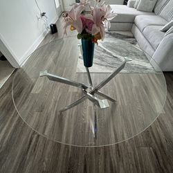 Glass dinning table