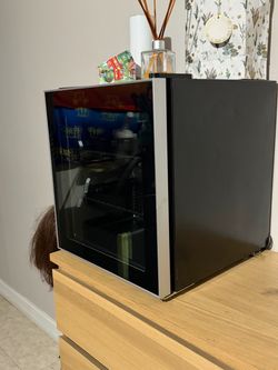 Glass Door Beverage / Wine Cooler Mini Fridge