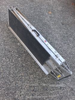 Prairie View Industies Multifold 8ft x 30in  Aluminum Wheelchair Ramp ADA C. Excellent Condition. Pick up fremont sea. No low ball offers please. No T