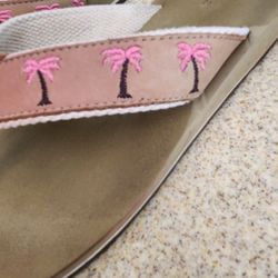 Women's Size 10 Margaritaville Sandals With Embroidered Palms