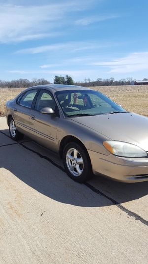 Photo Ford Taurus 2002 car runs great just needs a brake caliper on the driver side in the back everything's clean title interested buyer's only