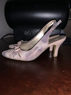 Women’s pink heels