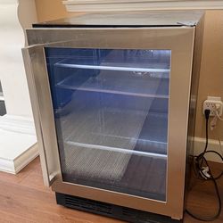 HISENSE REFRIGERATOR 23.4” Wx 23.4” L x 34 H