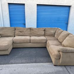 Huge Sectional Couch 🛋 3 Pieces 