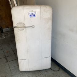1947  Kelvinator Refrigerator 