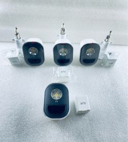 Lot Of 4 NetGear Arlo In/Outdoor Smart Security Lights W/ Mounts & Batteries