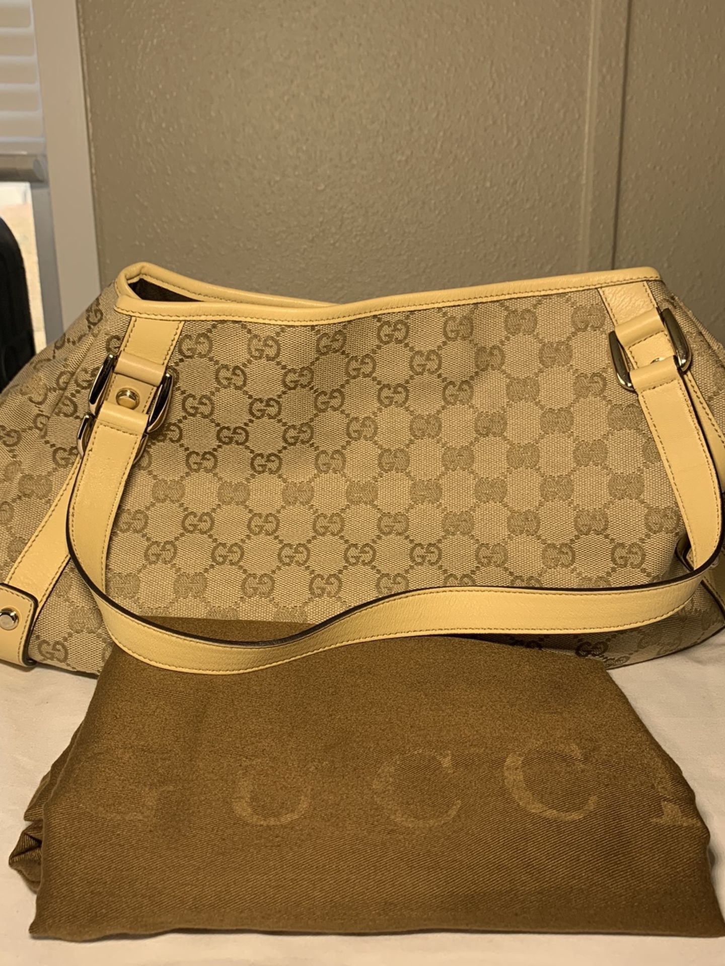 Gucci Abbey Shoulder Bag GG Canvas Medium