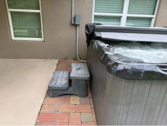 Dr Wellness hot tub/spa