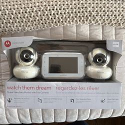 Motorola Dual Camera Baby Monitor With 4.3” Color Screen 