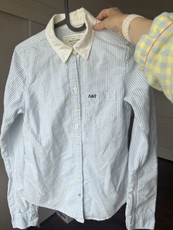 A&F blue striped shirt S